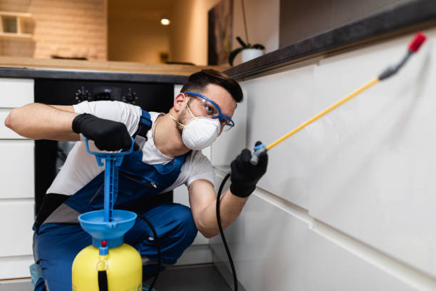 Best Commercial Pest Control Services  in Forrest, IL